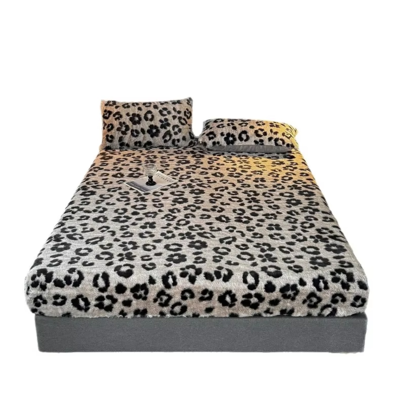 Reverse side and construction of the leopard print bed cover