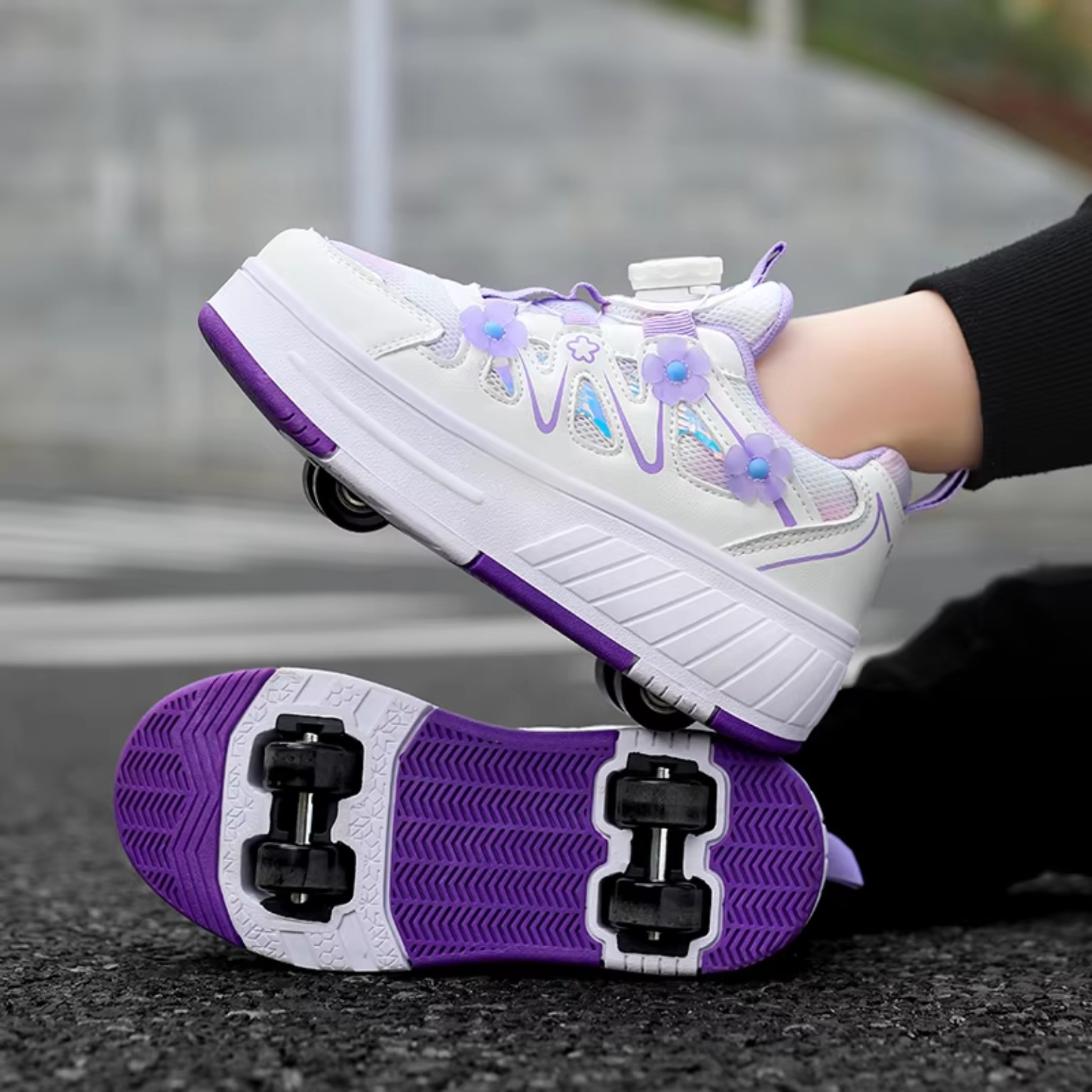 Roller skate shoes pink wheels